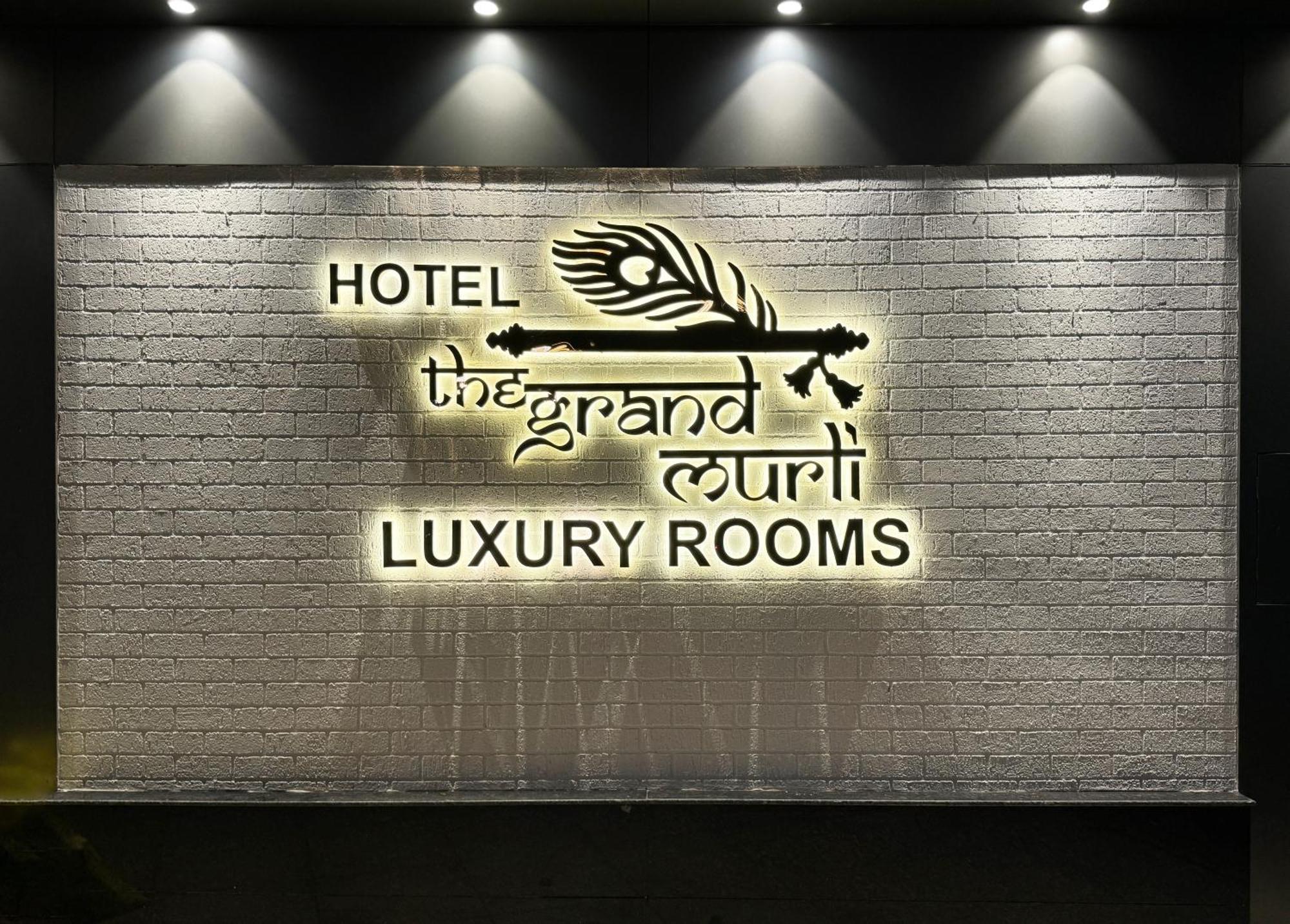 Hotel The Grand Murli Szúrat Kültér fotó