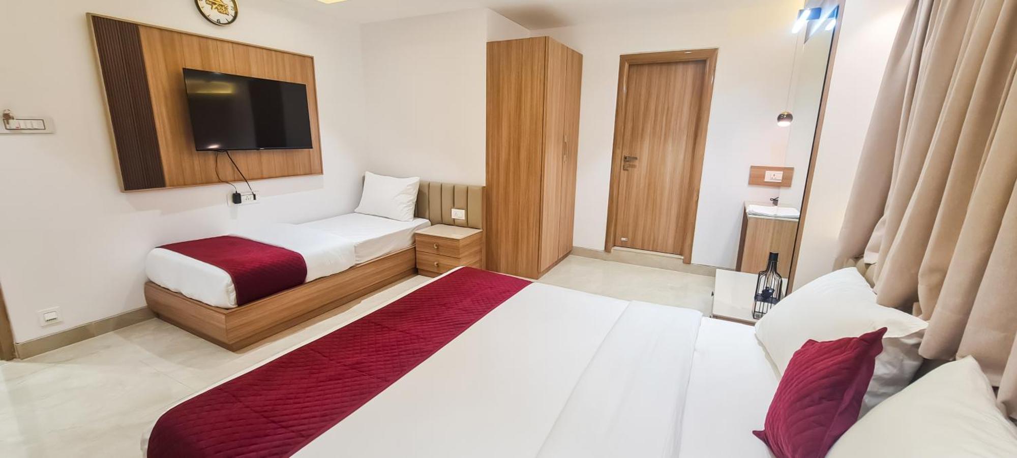 Hotel The Grand Murli Szúrat Kültér fotó
