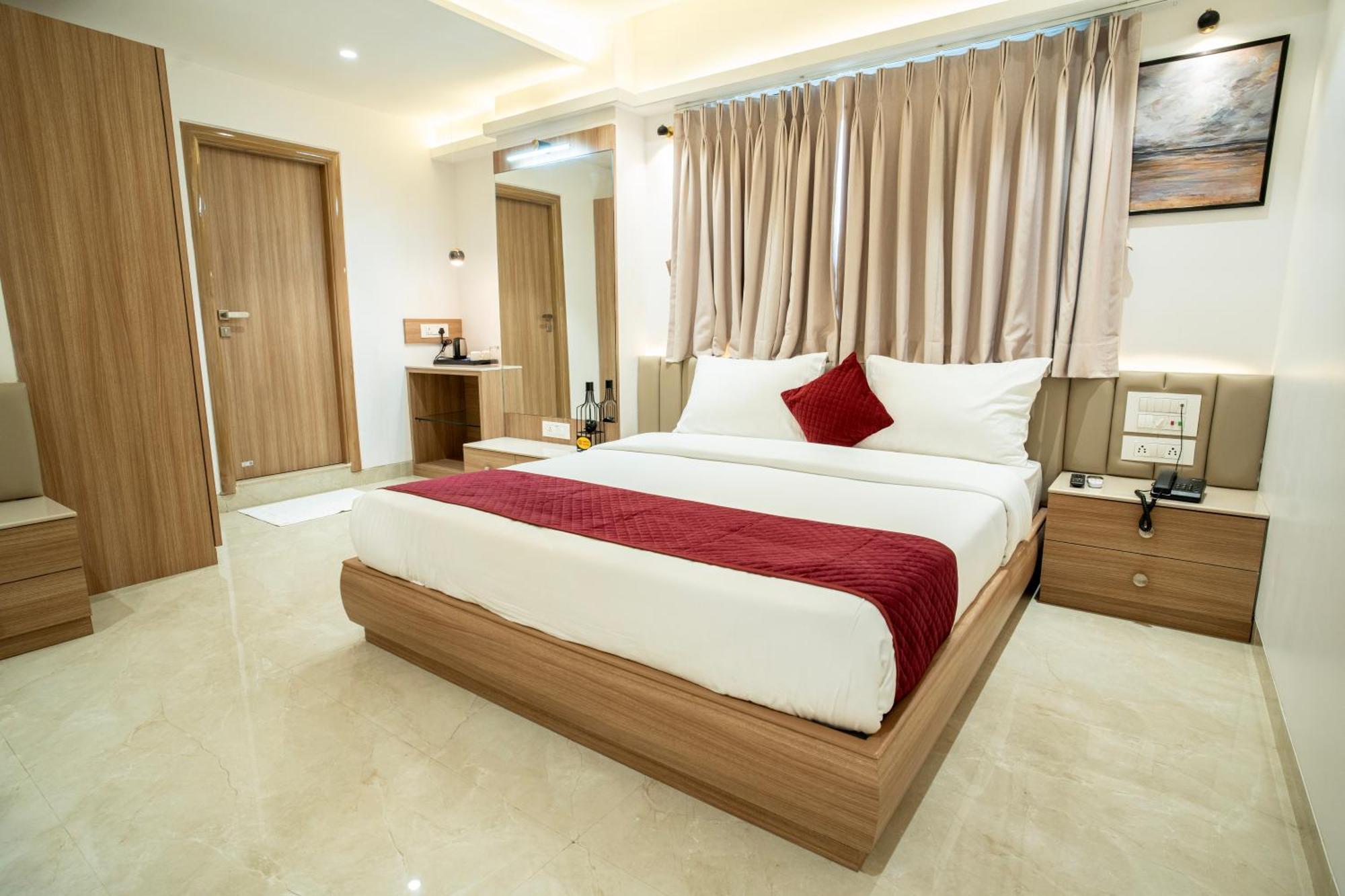 Hotel The Grand Murli Szúrat Kültér fotó