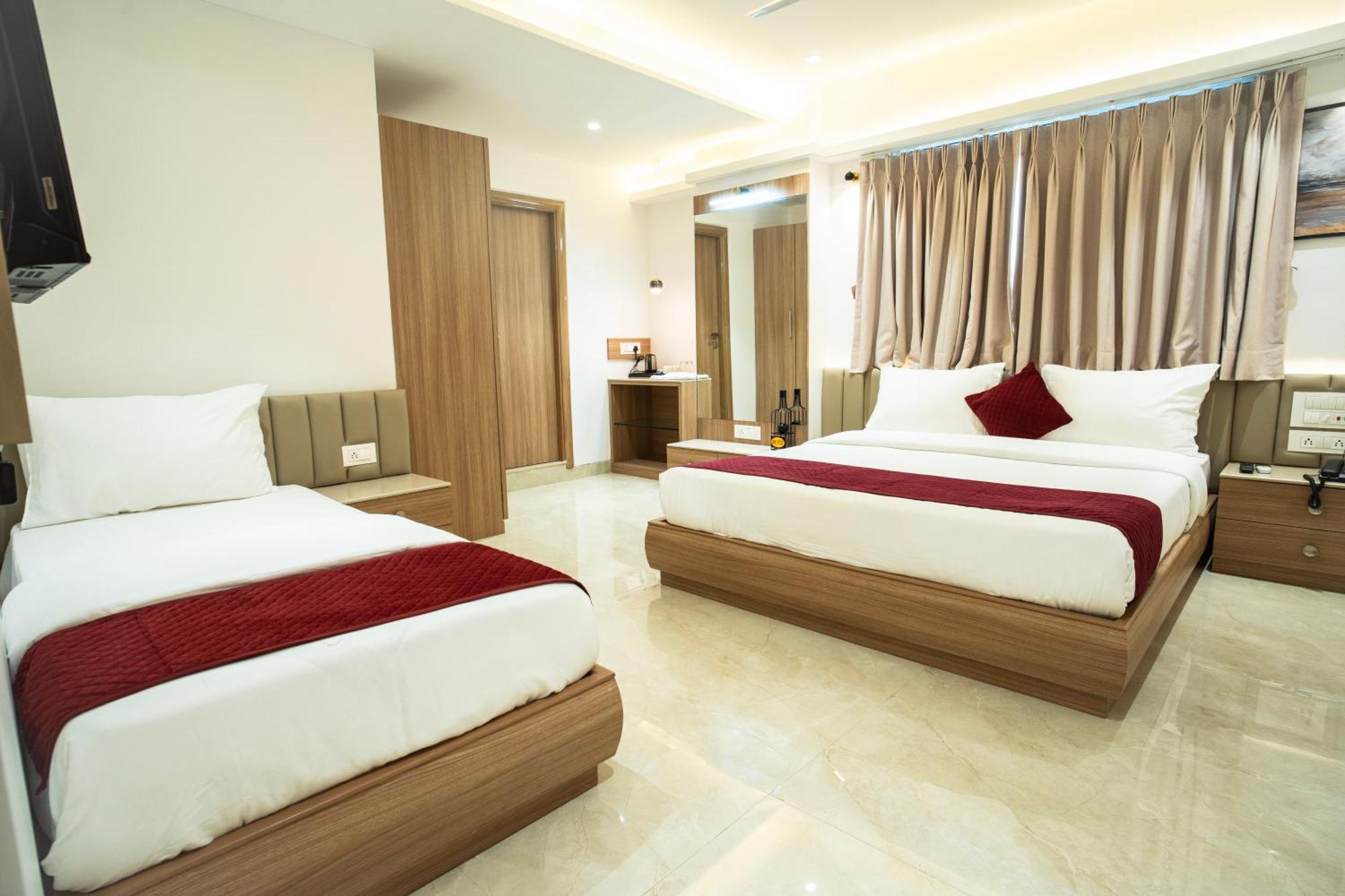 Hotel The Grand Murli Szúrat Kültér fotó